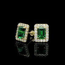 1.50CT Esmeralda Verde Halo Imitación Diamante Dormilonas 14k Oro Amarillo Baño - £80.60 GBP