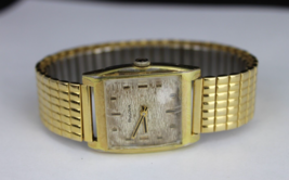 Super Rare! Men&#39;s Vintage Bulova Watch Gold Ep Bezel 17J Works - £183.80 GBP