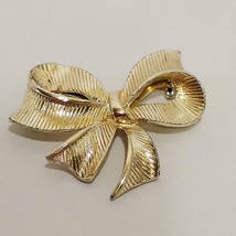 Ribbon Bow Brooch Pin Gold Tone Vintage 2&quot; Open Loops Metal - £11.89 GBP