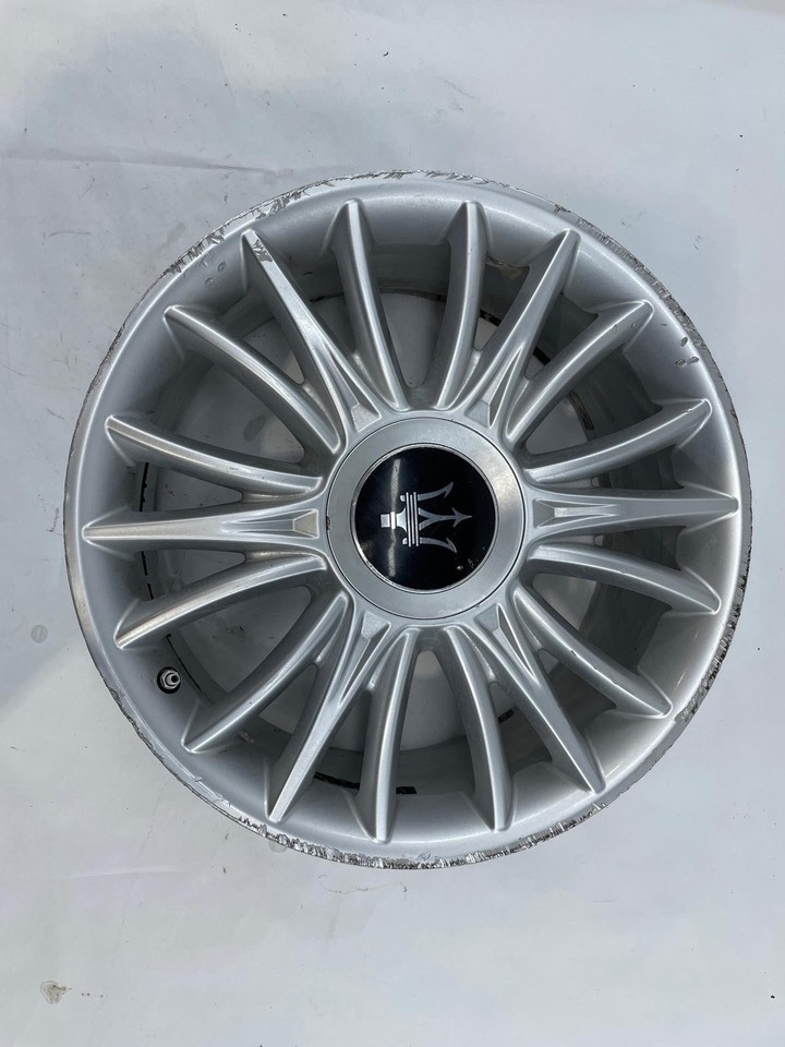2014-2017 Maserati Quattroporte 19'x8.5' Front Rim W/ Center Cap Curb Rash OEM Item image 2