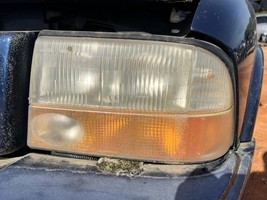 Driver Headlight GMC Canada Only Fits 98-05 BLAZER S10/JIMMY S15 104846722 - $79.94