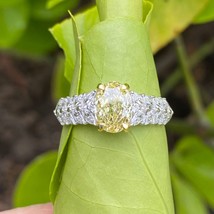 2.14 Gesamt Karat Gewicht Igi 1.28 Karat Ovaler Kostüm Gelb Kunstdiamant... - $88,205.18 MXN