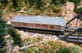 HO Scale: AHM Southern Open Gondola w/load #1246; Vintage Model Railroad Train - £11.84 GBP