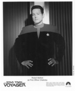 1997’s STAR TREK: VOYAGER Robert Beltran original b/w 8x10 uniform portr... - $190.20 MXN