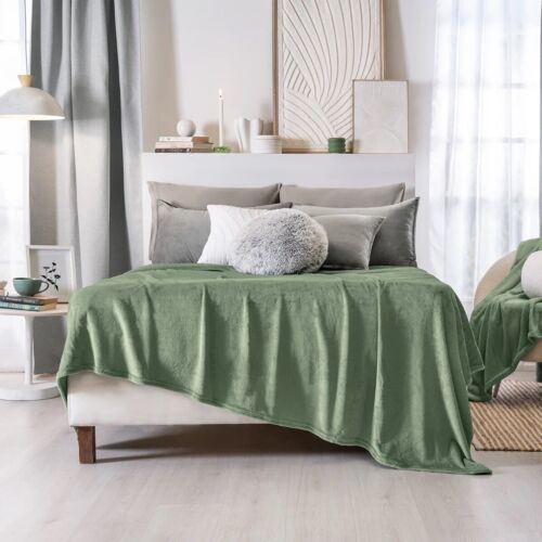 SAGE GREEN SOLID COLOR LIGHT BLANKET VERY SOFTY AND WARM QUEEN SIZE