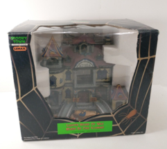 Lemax Spooky Town Madame Ashbury&#39;s House Of Wax Lighted Halloween Village Read! - £32.43 GBP
