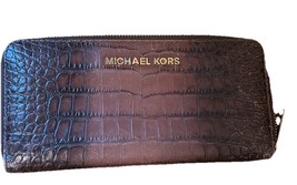 Michael Kors Brown Leather Crocodile Embossed Zip Around Credit Card Wallet - $542.89 MXN
