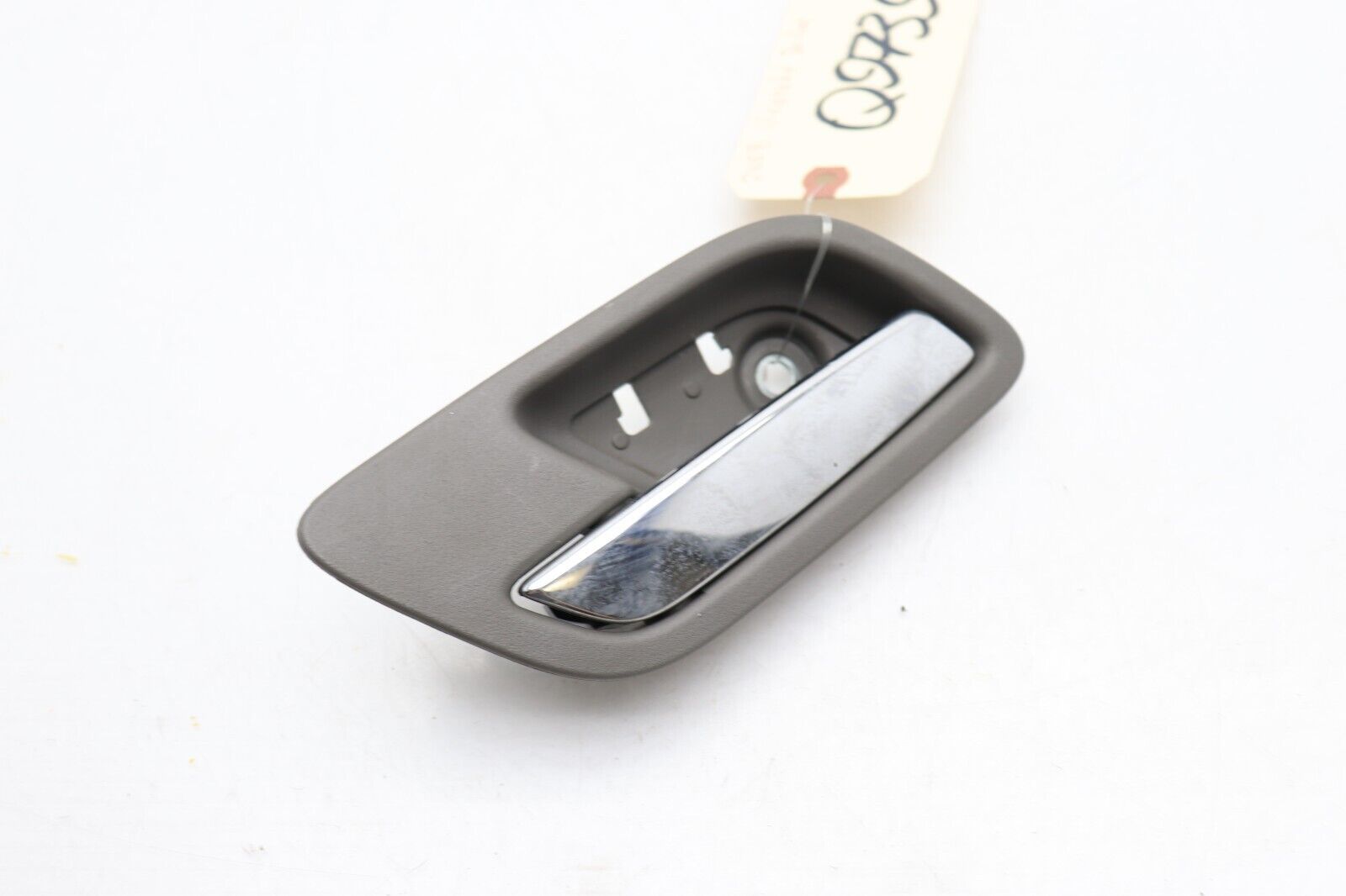 07-14 CHEVROLET TAHOE REAR LEFT DRIVER SIDE INTERIOR DOOR HANDLE Q9739 - $42.96