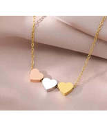 Cadena de acero inoxidable con dijes de corazón 3 colores tipo cartier - $16.00