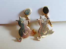 Gold tone metal cute bird chick charm design clip on earrings - £11.21 GBP