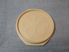 Rubbermaid Food Storage Container Lid Replacement J3215 Beige 5.75&#39;&#39; - £3.71 GBP