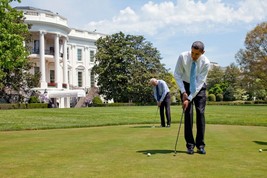 President Barack Obama and Joe Biden golf White House putting green Photo Print - £6.92 GBP+