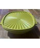 Tupperware #858-5 8 Cup Lime Green Servalier Bowl @ Matching Lid - $23.38