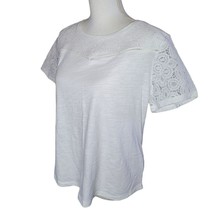 Liz Claiborne Petite White Tee Shirt Blouse Eyelet Lace Shoulder Short W... - £9.00 GBP