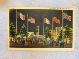 1939 NEW YORK WORLDS FAIR FLAGS - NIGHT) POST CARD - £7.92 GBP