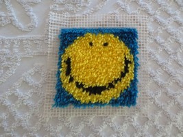 COMPLETED Hand Crafted SMILEY FACE LATCH HOOK PILLOW or WALL HANGING - 8... - $7.92