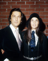 Robert Evans and Ali MacGraw Candid Pose Together Circa 1970 16x20 Canvas - £55.81 GBP