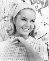 Debbie Reynolds Smiling Pose B&amp;W 16X20 Canvas Giclee - £52.27 GBP