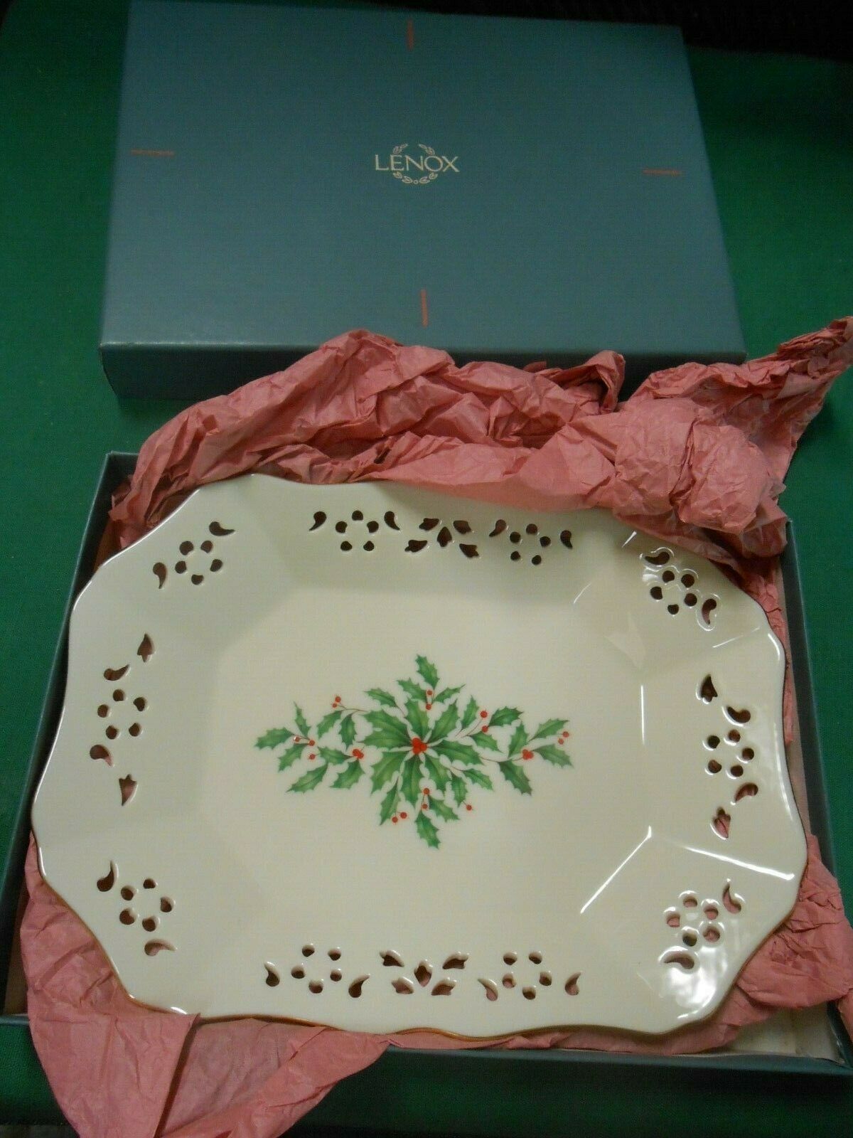 NIB-Beautiful LENOX Christmas TRAY....9" x 6.5" - $14.44