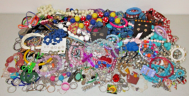 HUGE Lot of 140+pcs Little Girls Jewelry Play Dress up Necklaces Rings Earrings - £13.36 GBP