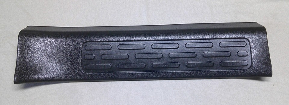 06-14 Honda Ridgeline Rear RH Passeg  Sill Step Molding Black 84211-SJC-... - $34.00