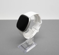 Fitbit Versa 4 FB523 Smartwatch Platinum Aluminum with White Band image 3