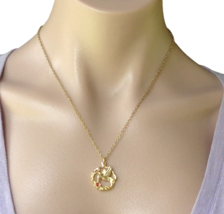 Vtg Signed JJI Gold Tone Hummingbird Pendant Necklace Round Circle Jewelry - £12.36 GBP