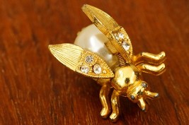 Vintage Costume Jewelry Gold Tone Rhinestone Faux Pearl Flying Insect Brooch Pin - £15.65 GBP