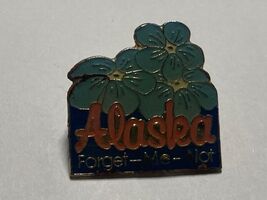 Vintage Souvenir Alaska Forget Me Not Hat Lapel Pin Enameled Collectible - $92.70 MXN
