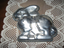 Rabbit-Cake Pan/Mold-2 pc-Aluminum-Wilton? - $245.64 MXN