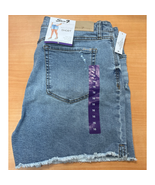 Seven7 Weekend Short, Tiana, Women's Size 16, Frayed Hem, 5" Inseam - $14.30
