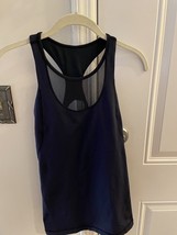 Lululemon navy mesh tank size 6 - $540.32 MXN