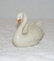 Lenox Porcelain Bone White Swan Figurine With Gold Accents Euc - £6.38 GBP