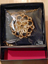 Avon 2019 Garden Party Flower Necklace Gold Tone Floral Pendant Spring NIB - £14.33 GBP