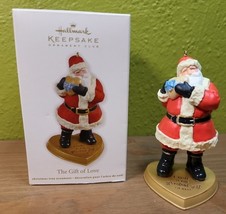Hallmark Keepsake ornament 2011 Santa Gift of Love MINT heart present - $13.85 CAD