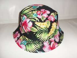 NEW WOMENS PRETTY BRIGHT HAWAIIAN FLORAL / BLACK REVERSIBLE BUCKET HAT  ... - £14.90 GBP