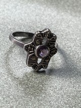 925 Marked Thin Silver Band w Marcasite Medallion &amp; Purple Round Center Amethyst - £14.84 GBP
