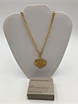 Avon Rich Gold Tone Woven Design Heart Shaped Pendant W/Blue Crystals 20&quot; - £14.85 GBP