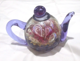 Vintage Dynasty Glass Beautiful Lavender Pink &amp; Gold Glass Teapot Paperweight - £14.46 GBP