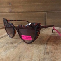 Betsey Johnson Heart Shaped Leopard Print Sunglasses - £22.17 GBP