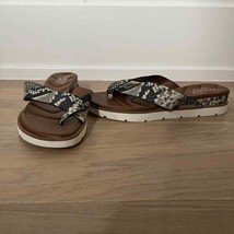 Franco Sarto Darious Snakeskin Flip Flop Sandals sz 8.5 - £27.14 GBP
