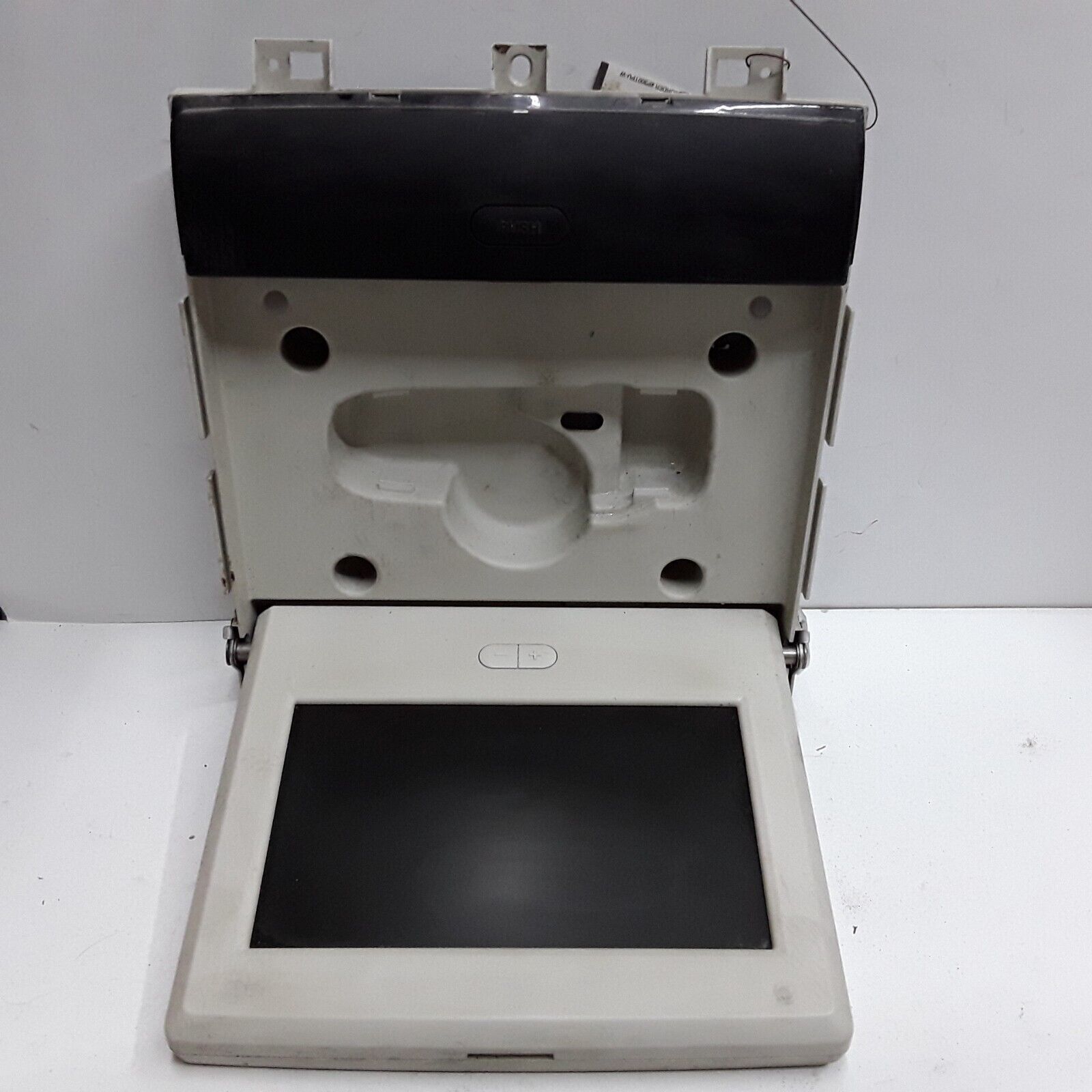 08 09 10 Dodge Caravan Town &amp; Country entertainment display screen P1CM0... - $98.99