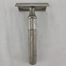 Vintage Gillette Double Edge Shaving Safety Twist Razor 3 Piece Made in ... - $274.96 MXN Vintage Gillette Double Edge Shaving Safety Twist Razor 3 Piece Made in ... - $274.96 MXN