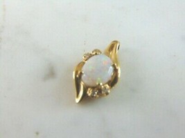 Womens Vintage Estate 14K Gold Diamond Chip &amp; Opal Pendant 2.3g E5496 - £217.12 GBP
