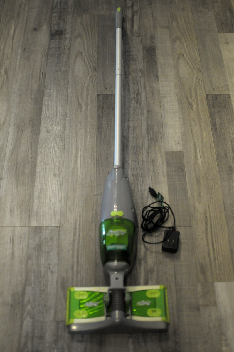 Swiffer Sweep Vac Mop Cordless Stick Vacuum Bagless Charger Working L4000 - $125.00