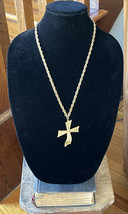 Tortolani Signed Gold Tone Cross Dimensional Pendant Necklace Rope Chain 24&quot; - £66.49 GBP