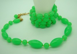 Vintage HOBE green Plastic Necklace and wrap Bracelet Set Mod Jewelry - £54.44 GBP