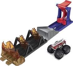 Hot Wheels Monster Trucks Launch &amp; Bash Playset with Launcher, 4 Crushed... - £14.70 GBP