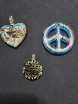 Lampwork Glass Multicolor Pendants Heart, Peace Sign, Round.  Lot of 3. ... - $356.20 MXN
