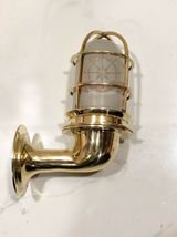 WHITE GLASS BRASS WALL LAMP REPLICA LOT OF 10-
show original title

Orig... - £902.41 GBP